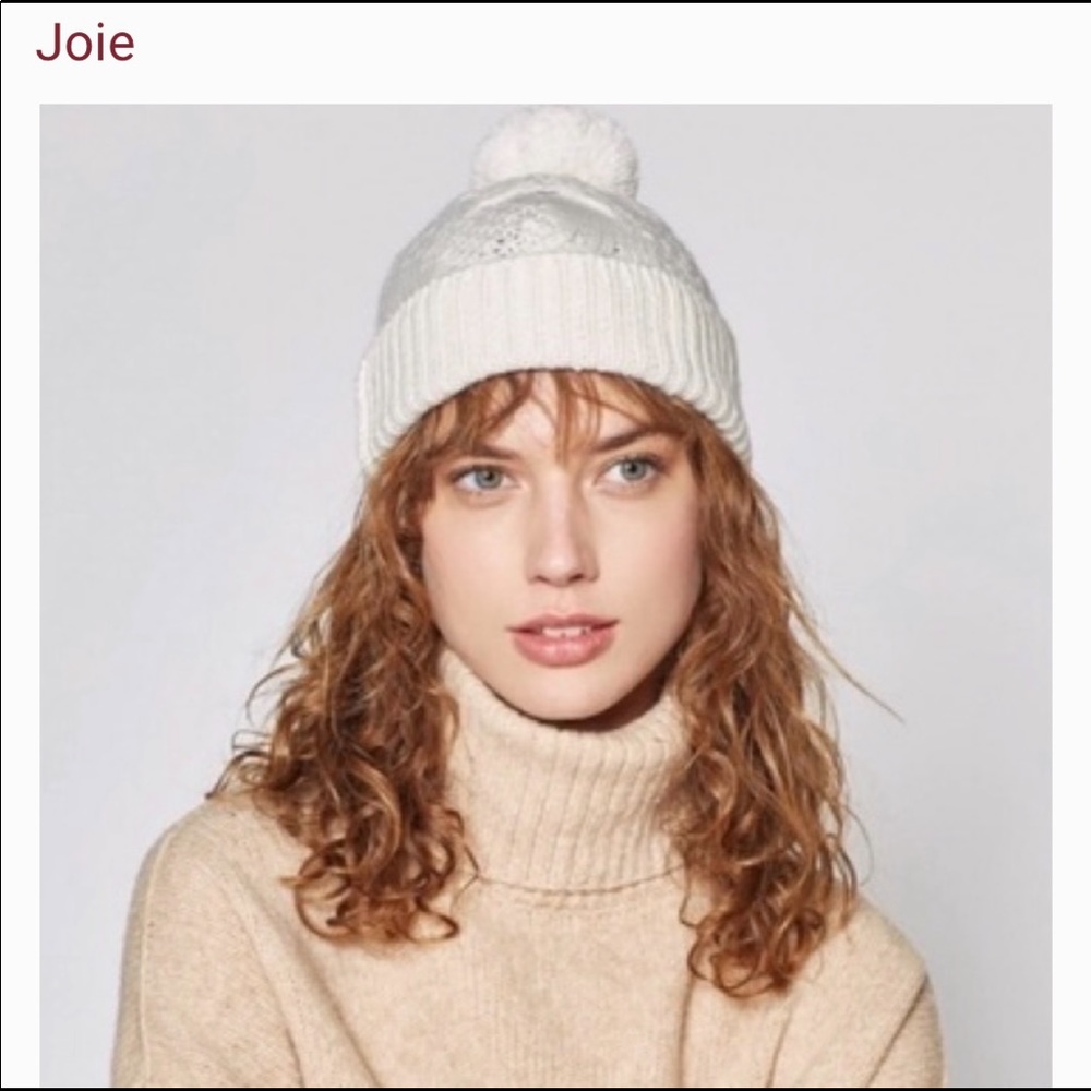 - Joie “Macia” Pom Pom Beanie